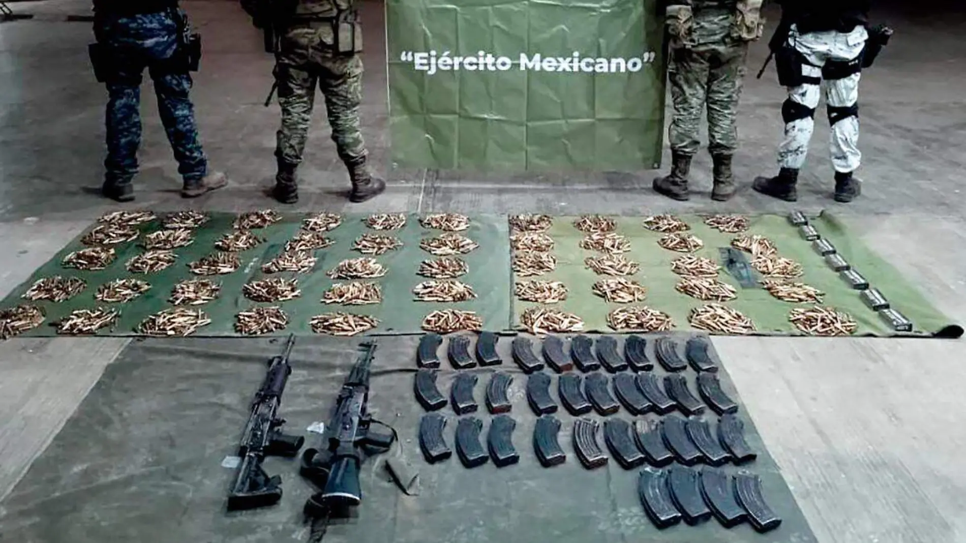 Cartuchos armas y cargadadores asegurados